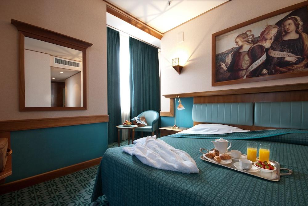 Sangallo Palace 4*