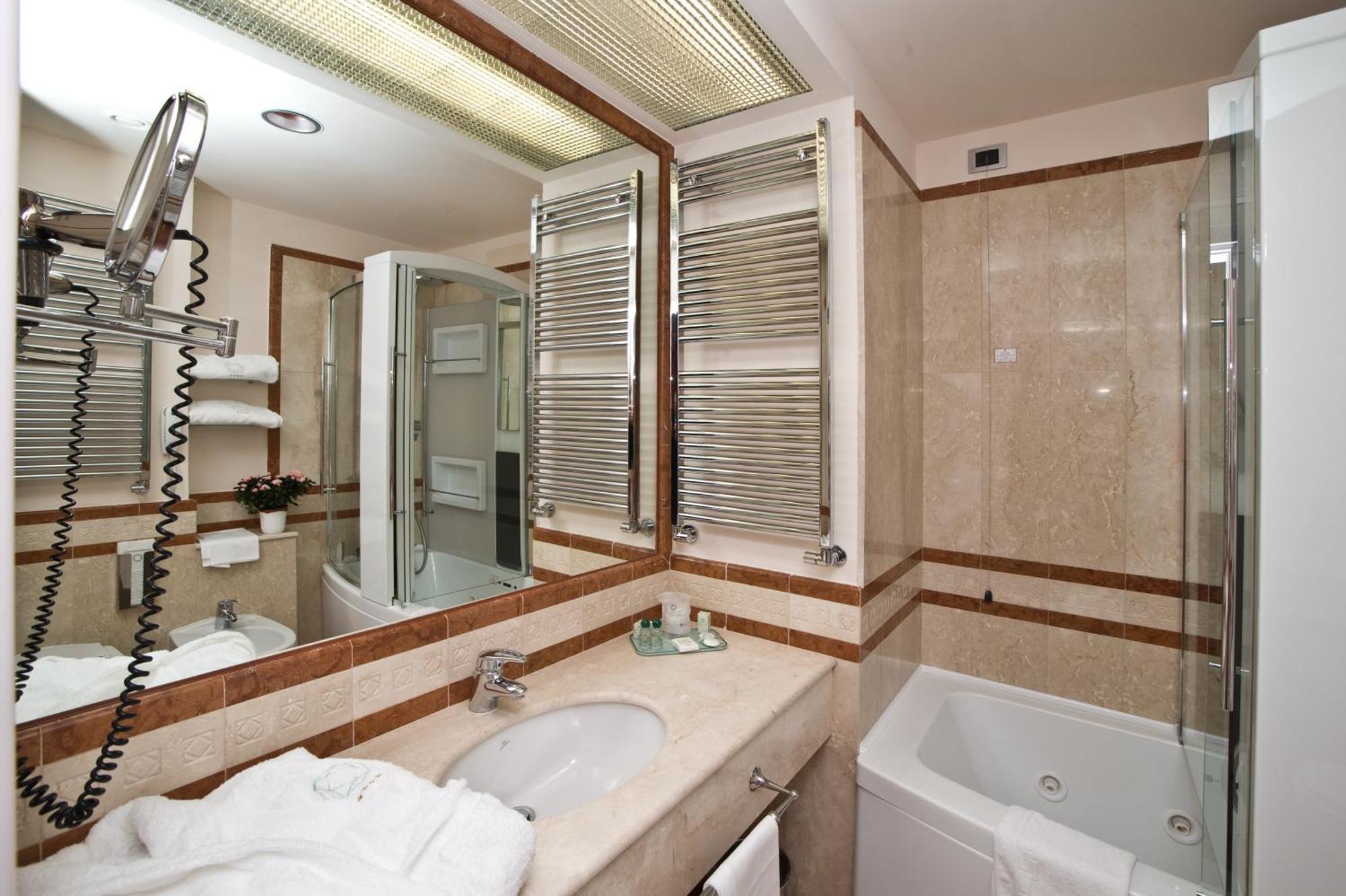 Sangallo Palace 4*